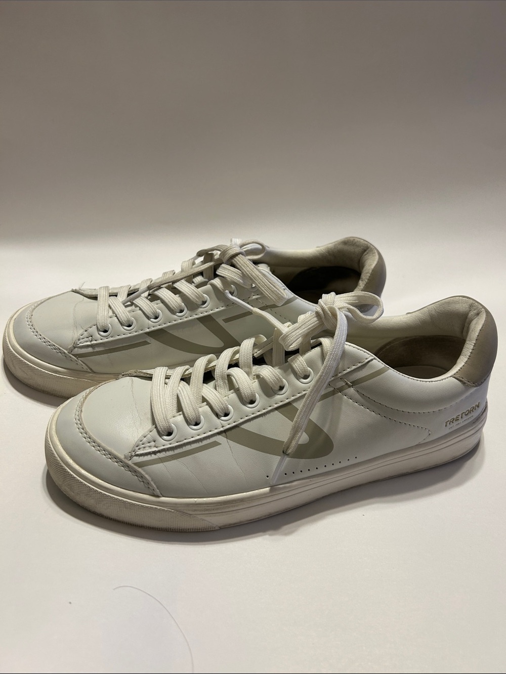 Trenton Women’s Sneakers Size 9M White Casual Lace Up Low Top Shoes travel style